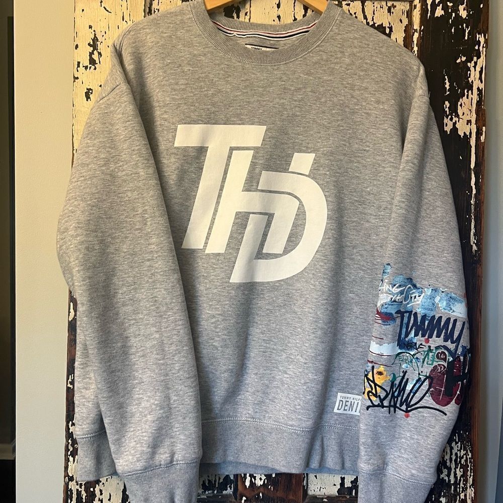 Tommy Hilfiger Denim Graffiti Sweatshirt. Men’s size Medium.